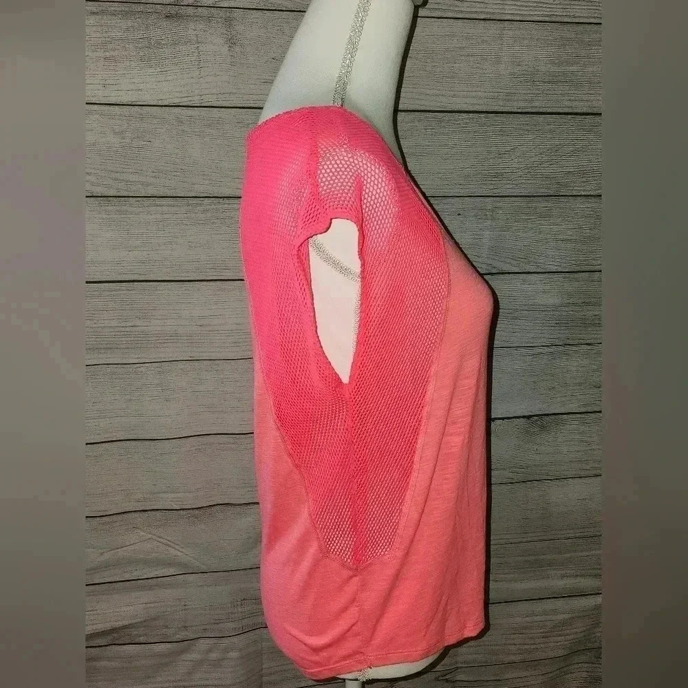 American Eagle Athletic Tee With Mesh Inserts Size Medium - Picture 2 of 5